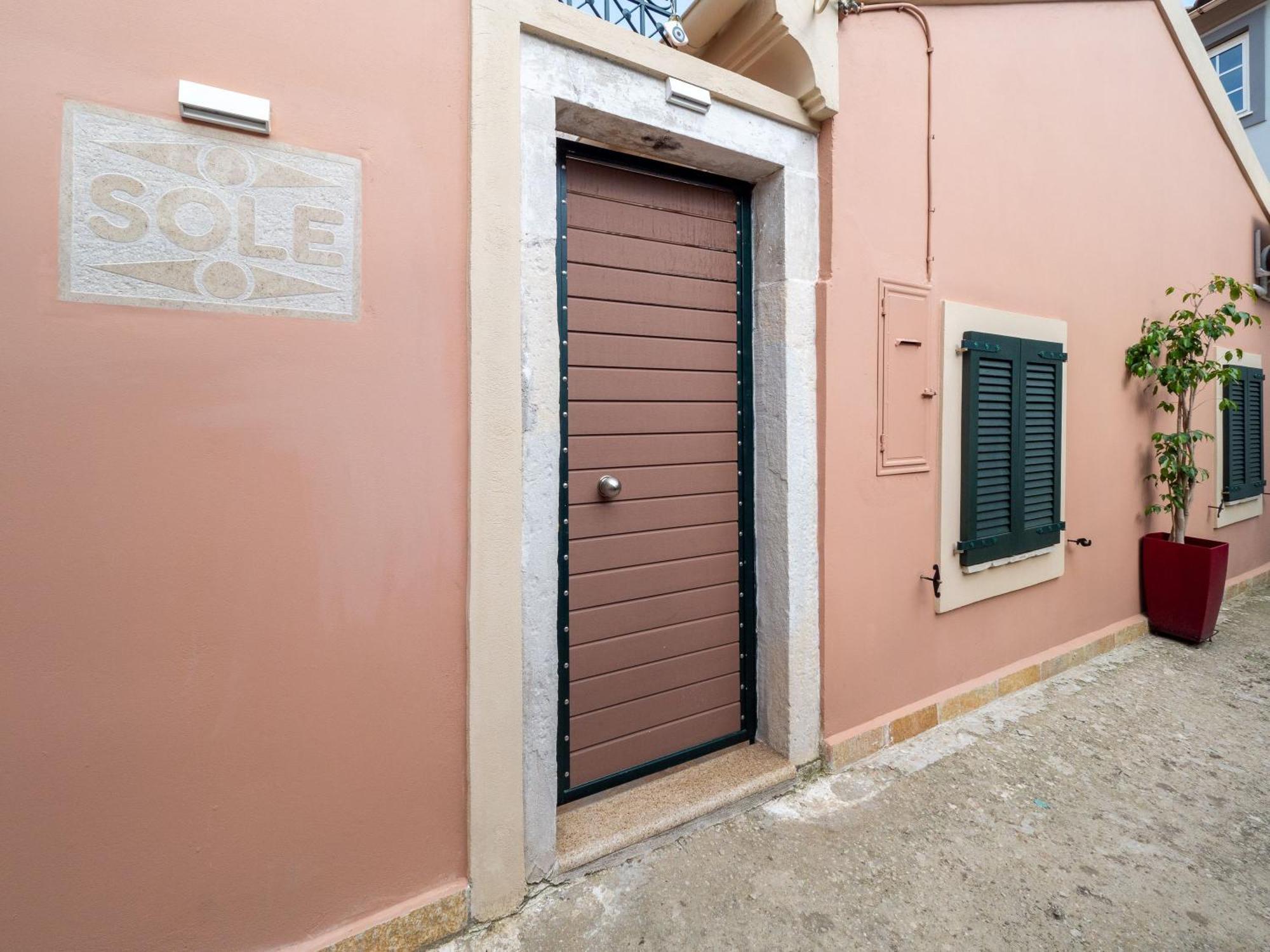 Sole - Near Corfu Port Apartment *